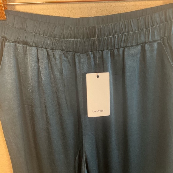 NWT, Lanston Blue Wide Leg Pants with Flowing Fabric - Picture 4 of 5